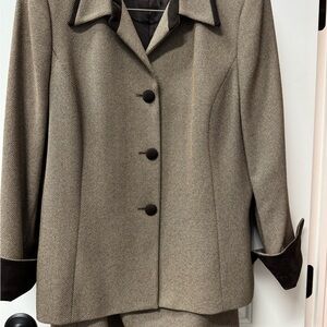 Le Suit Tan and Brown Women's Blazer